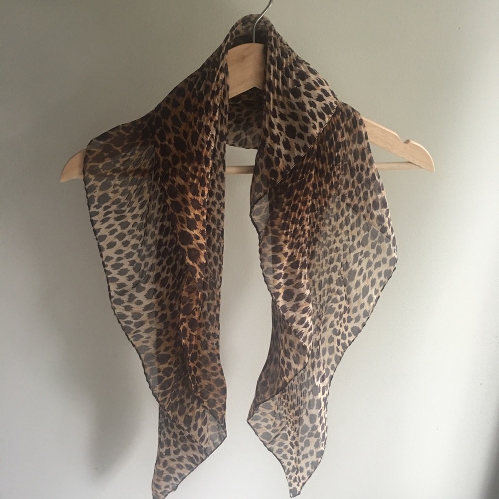 Leopard Print Pleated Scarf